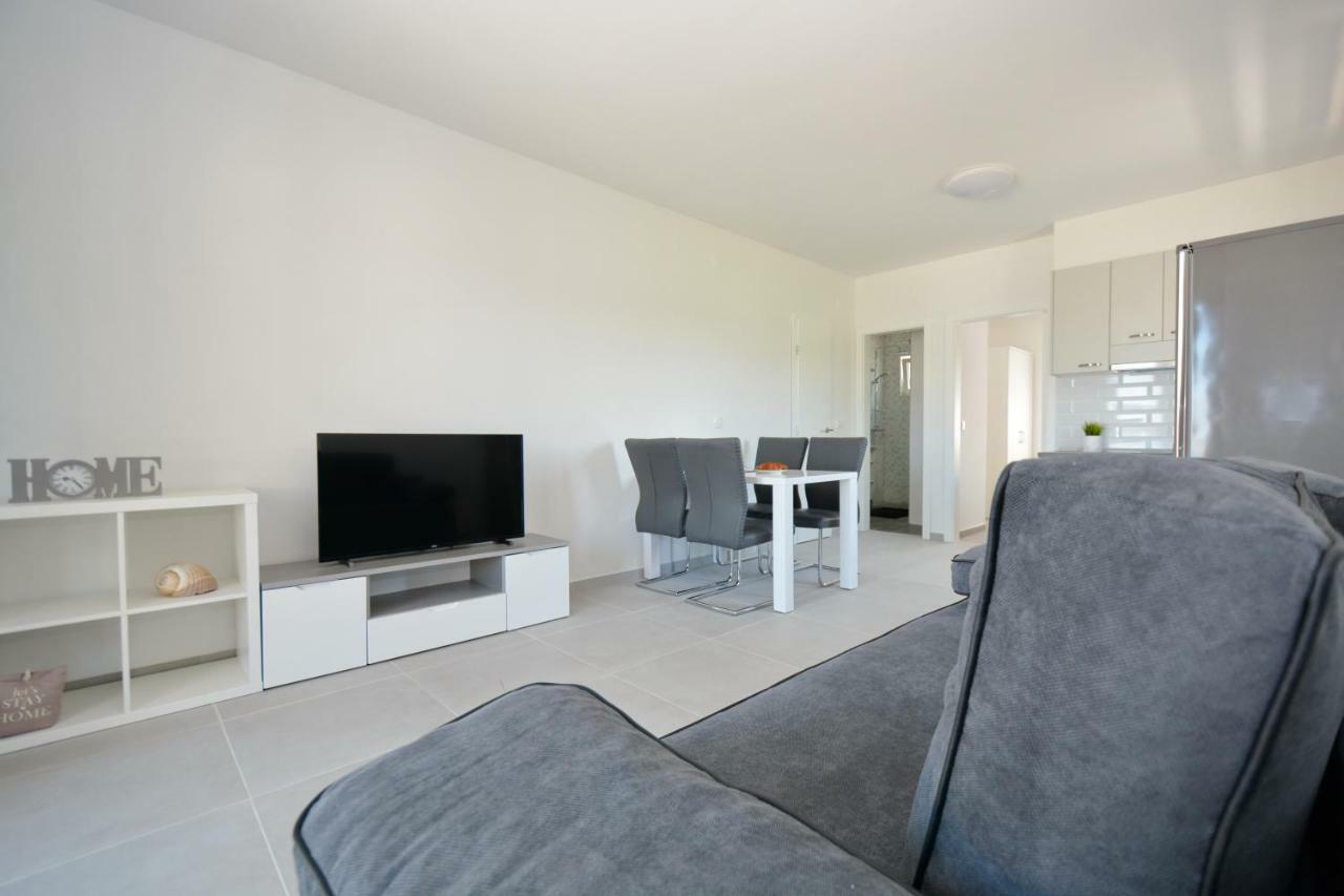 Apartments Piazza Нин Экстерьер фото