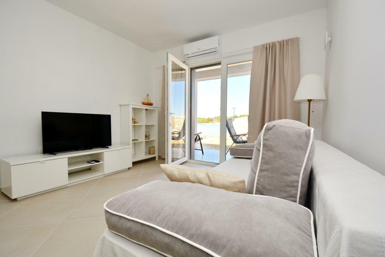 Apartments Piazza Нин Экстерьер фото