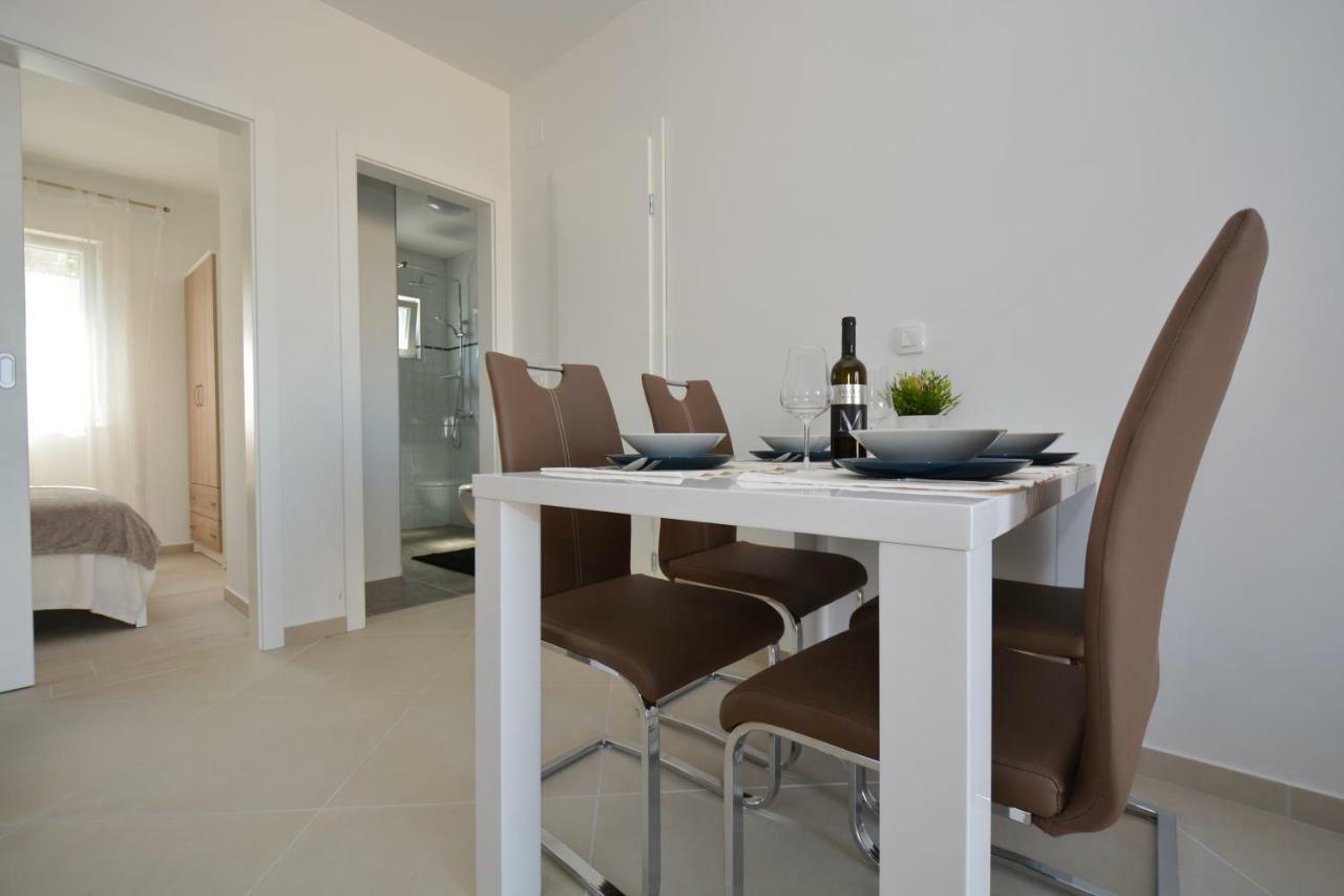 Apartments Piazza Нин Экстерьер фото