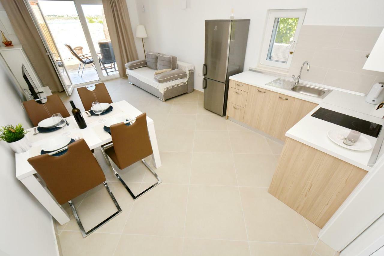 Apartments Piazza Нин Экстерьер фото
