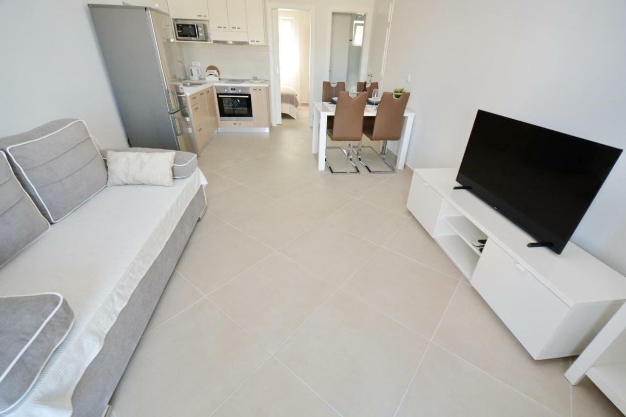 Apartments Piazza Нин Экстерьер фото