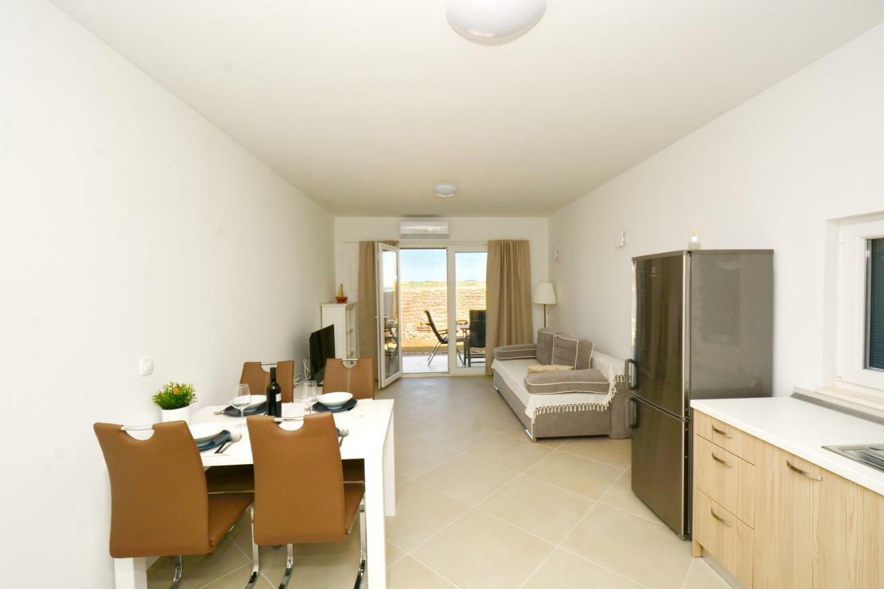 Apartments Piazza Нин Экстерьер фото