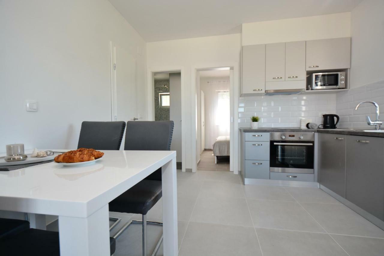 Apartments Piazza Нин Экстерьер фото