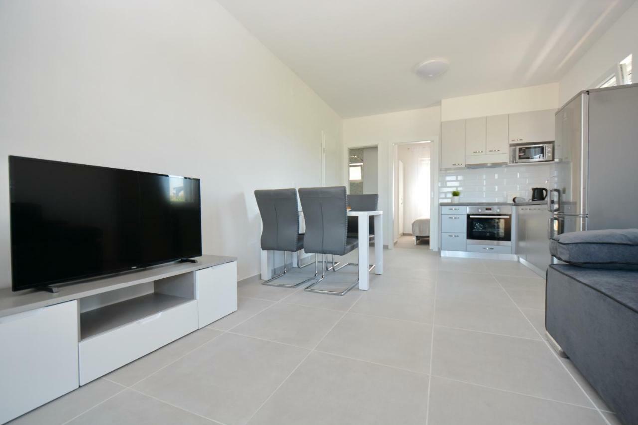 Apartments Piazza Нин Экстерьер фото