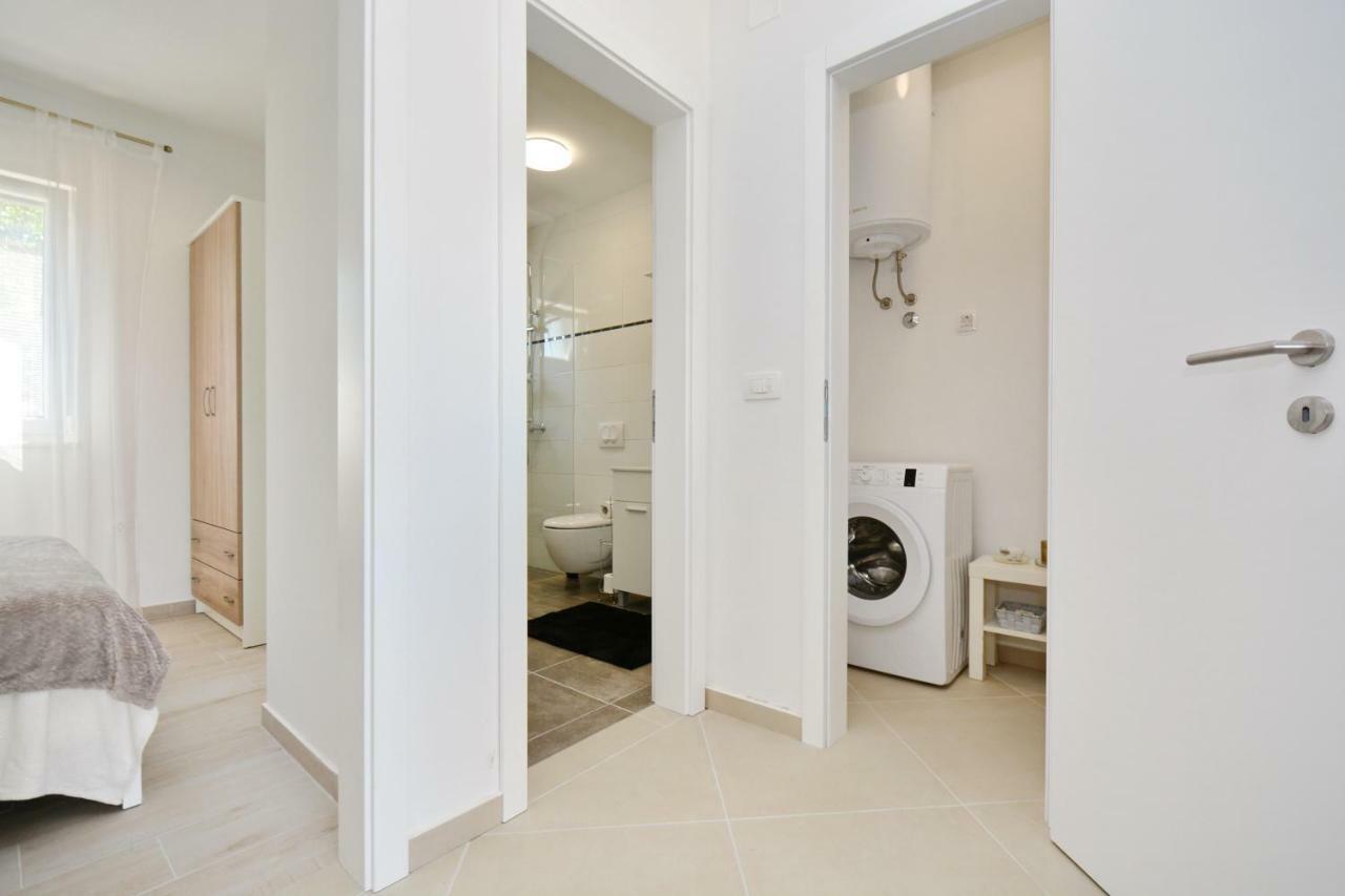 Apartments Piazza Нин Экстерьер фото